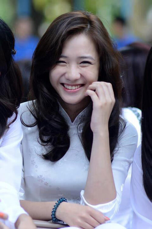 10-hot-girl-co-guong-mat-xinh-dep-nhat-viet-nam.jpg